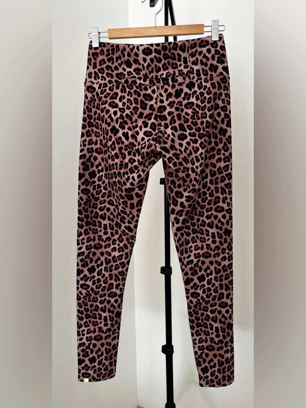 Summersalt Leopard Print Leggings | Chic Activewear | Yoga Pilates Gym - Picture 3 of 10